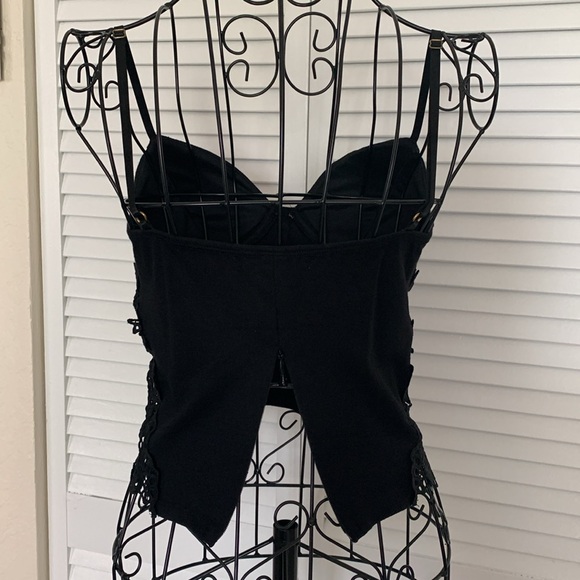 Black crop cami with lace detail and back zipper - Picture 2 of 5